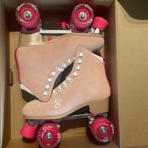 Light pink roller skates with hot pink wheels!!